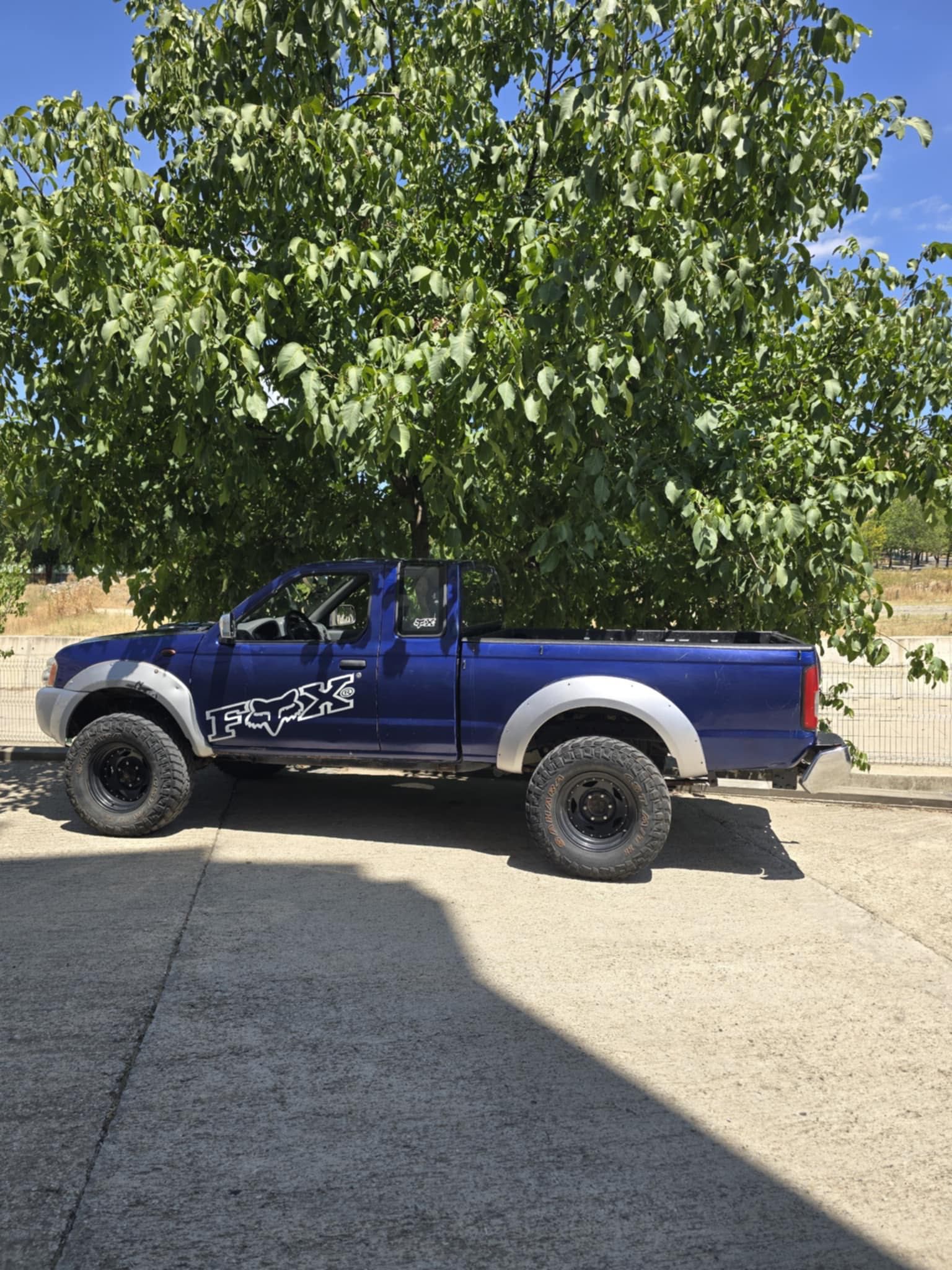 Продавам Nissan Navara