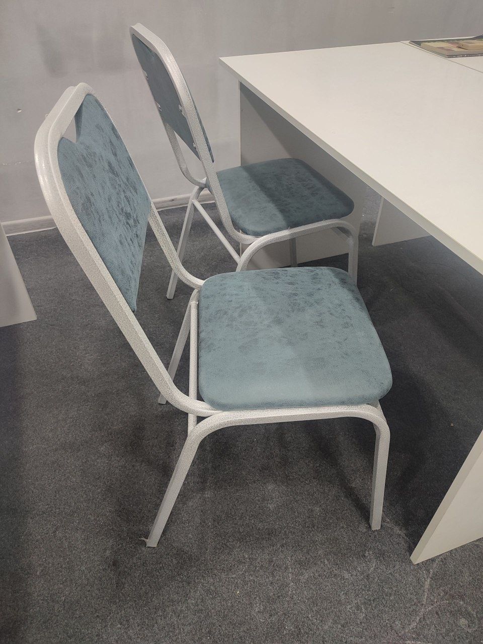 Parta va Stullar sotiladi 16 dona va 2 dona Kotta zamonaviy doska