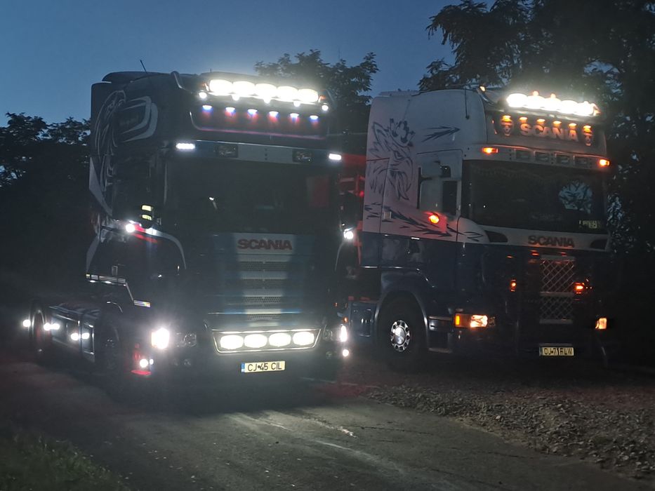 Vând două Scanii plus bena de piatră Schmitz