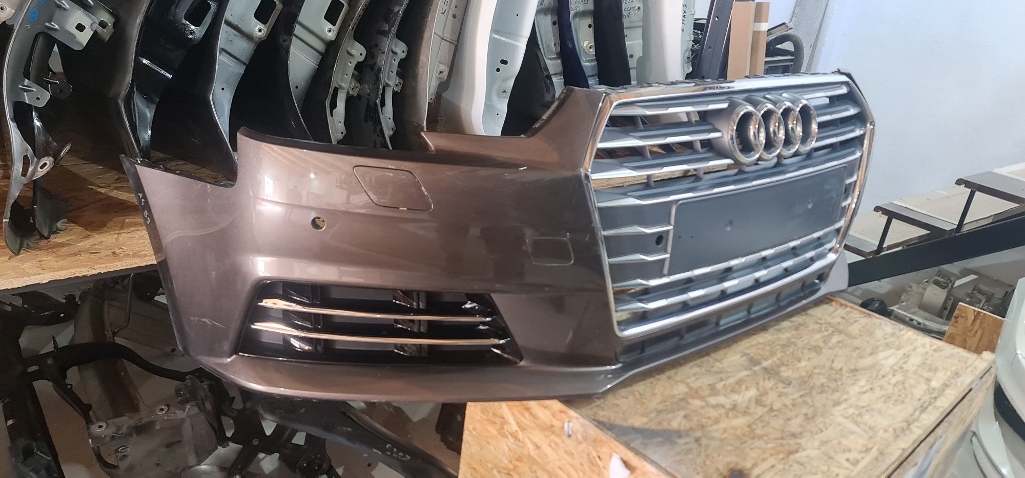 Bară față complecta Audi A4 B9 8W0807437