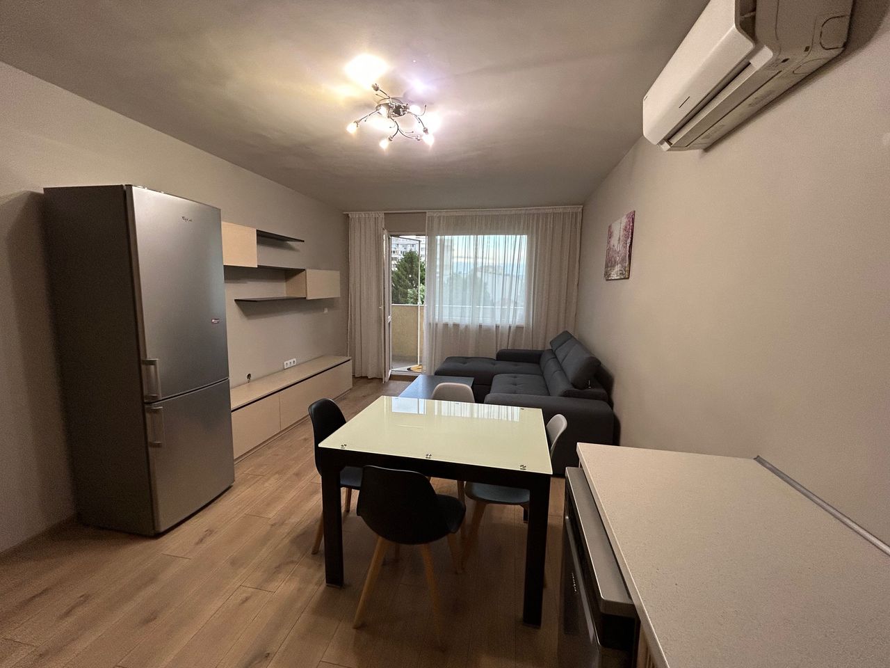 Дава се под наем Тристаен апартамент в София, Красно село - 76 кв.м за 663 € - Снимка #1