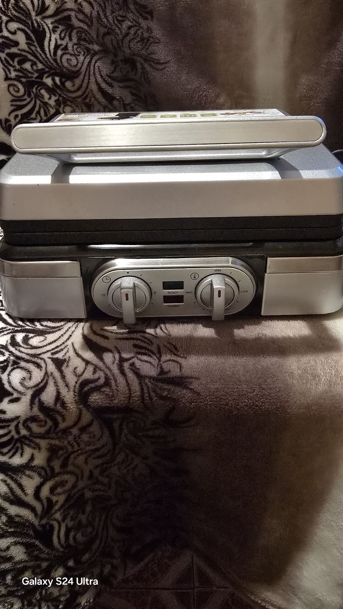 Продавам универсален гофретник  1400 W