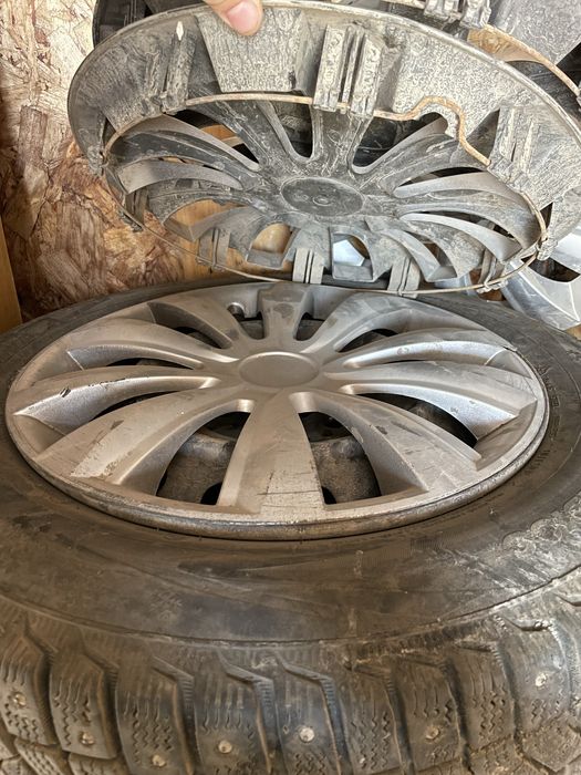 Продаю зимние шины 195/65 R15. Возможен обмен на 205/55 R16.