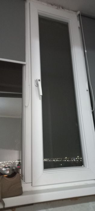 Продам пластиковые окна на балкон с чешской квартиры 2х ком.