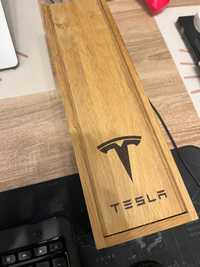 Тесла с кутия Tesla