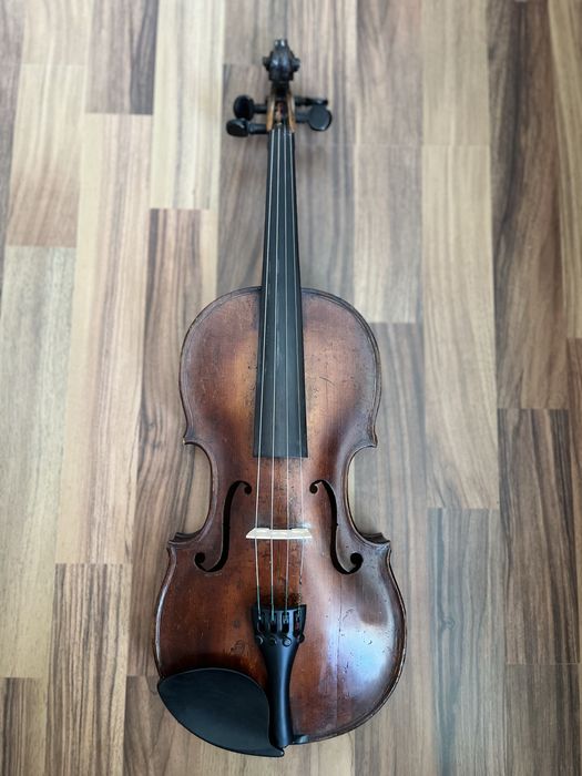 Vioara veche , sunet puternic