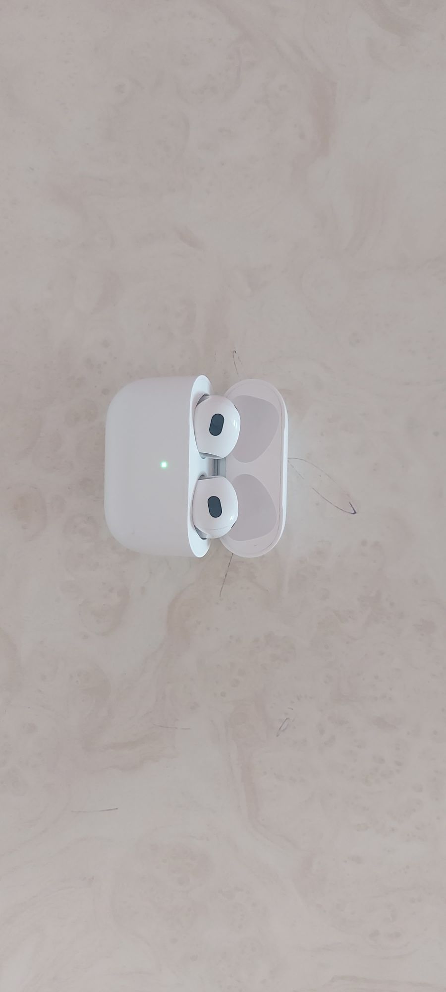 Продаётся AirPods оригинал 2024