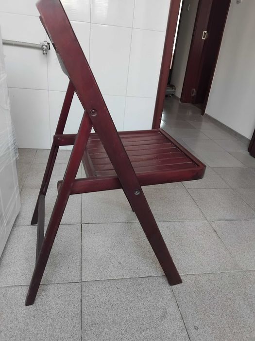 Дървени сгъваеми столове