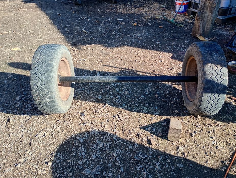 Vând axă in stare foarte buna