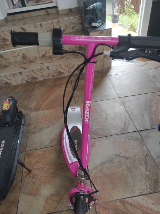 Vând trotinete electrice