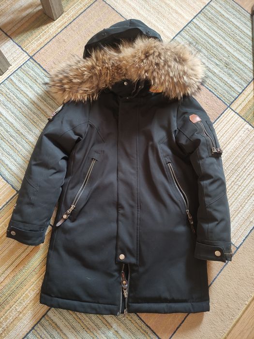 Продам зимнюю куртку для мальчика а рост до 140см