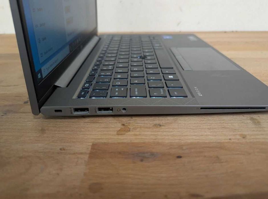 Лаптоп HP ZBook Firefly 14 G8 / i5-1135G7 / 32GB DDR4 / 1ТВ SSD НОВ
