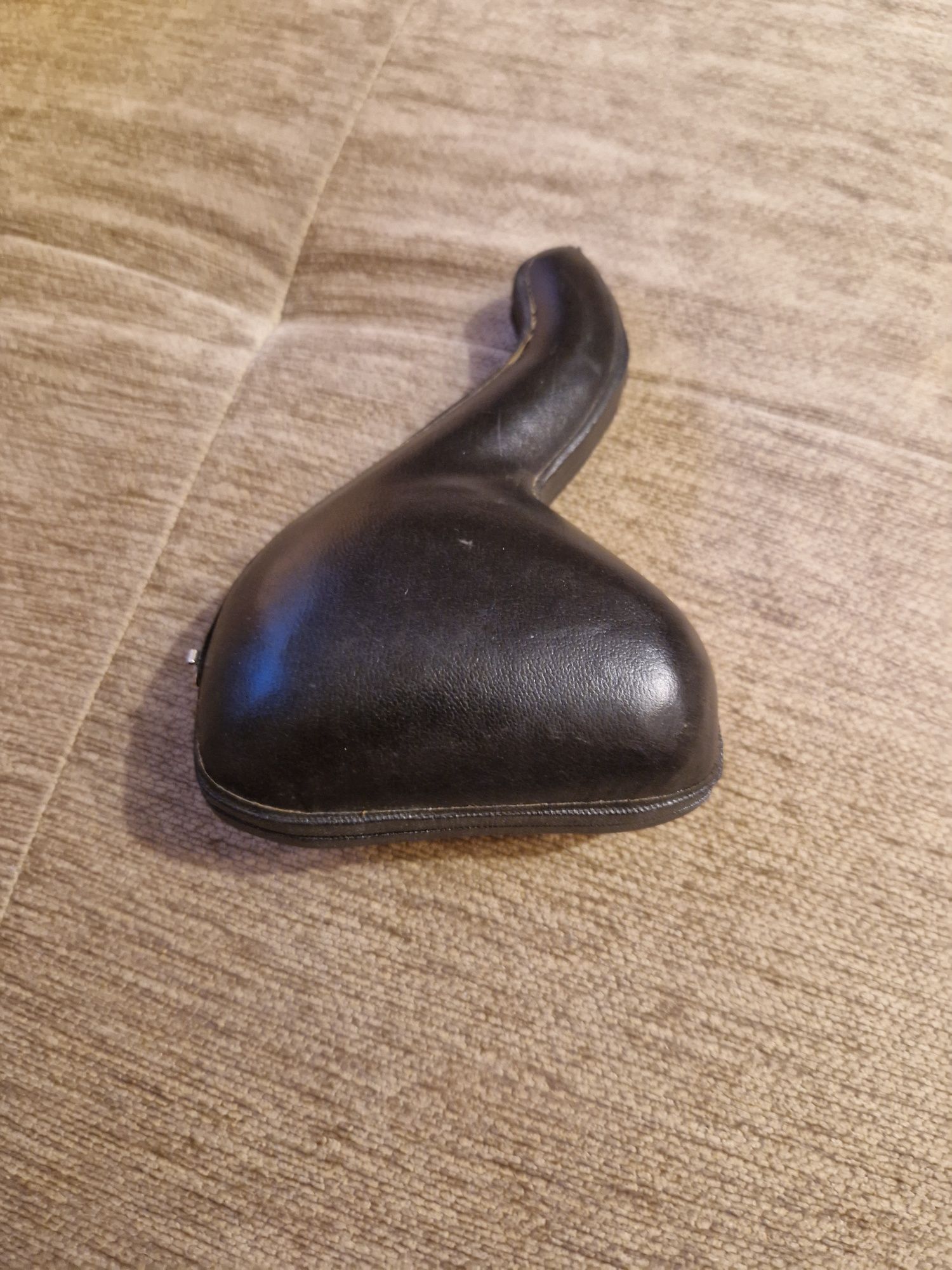 Vând pipa sculptată veche