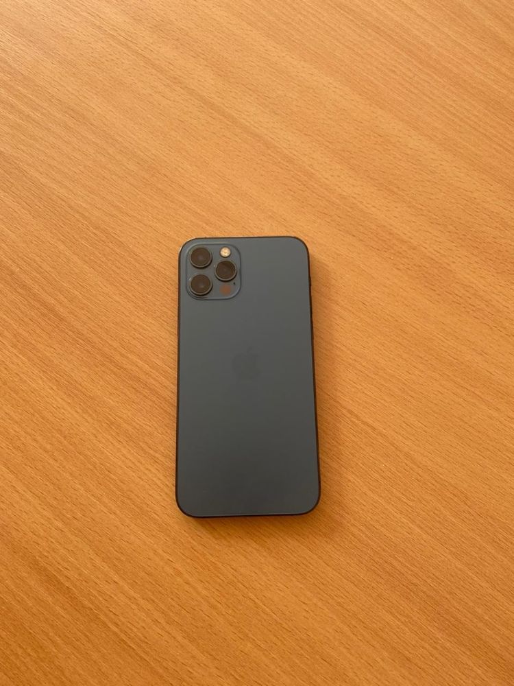 iPhone 12 pro с коробкой