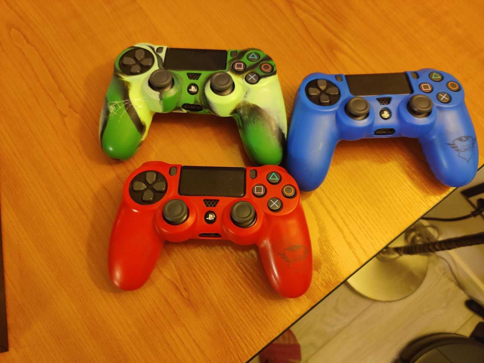 Playstation 4 slim със стойка, 3 контролера, зарядно и игри