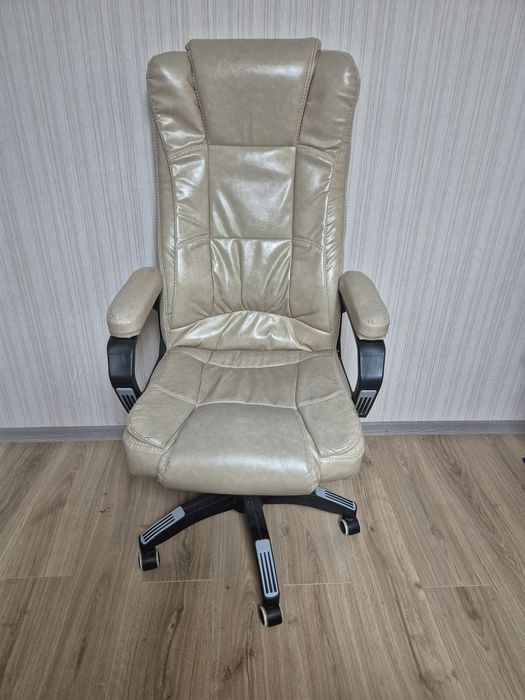 Офисное кресло, кожа