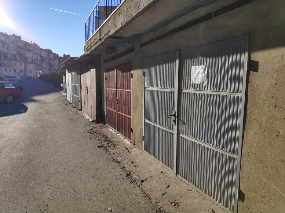 Гараж под наем  на трендафила