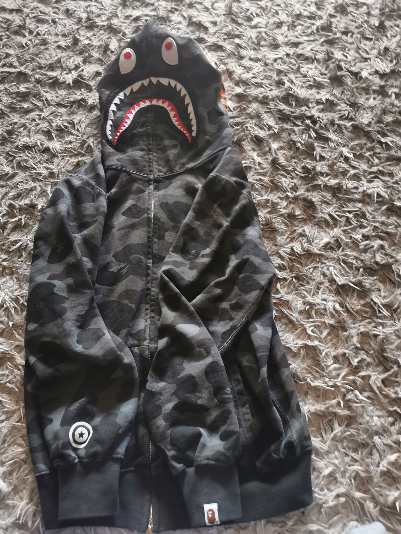 Vând bape camo original!