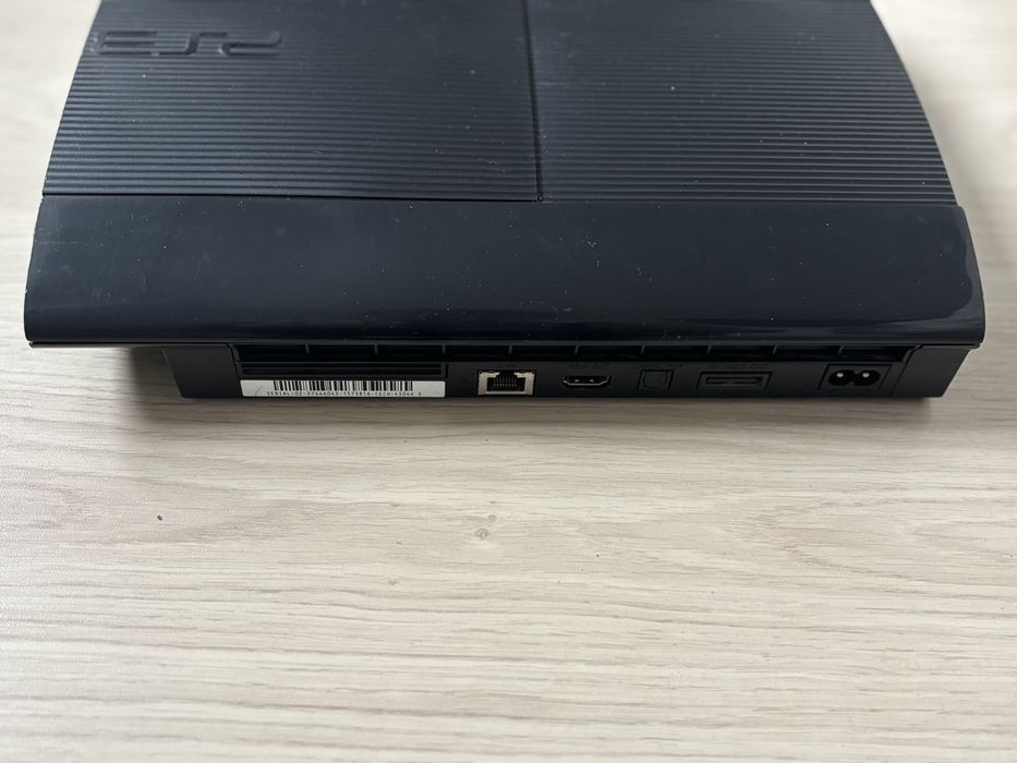 Playstation SuperSlim, Modat. 500gb