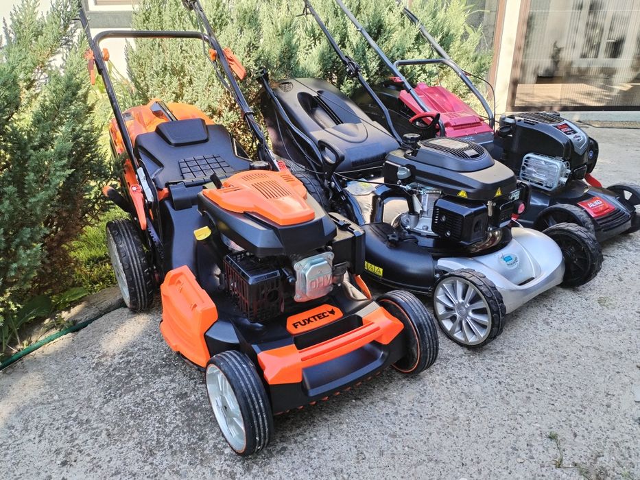 Vad mașini de tuns gazonul pe benzina aduse din Germania perfect funcț