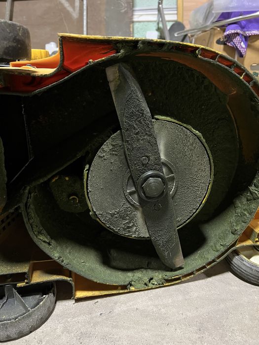 Продаётся газонокосилка