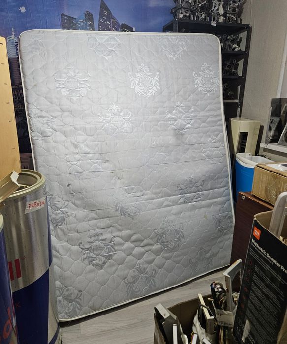 Матрас даром двуспальный+ кровать