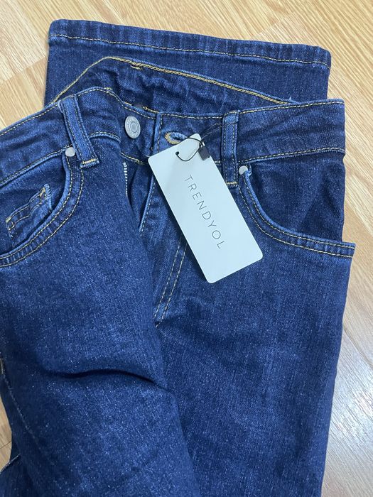 Blugi Trendyol albastri marimea 36/S, noi cu eticheta.