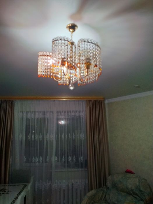 Продается  люстра