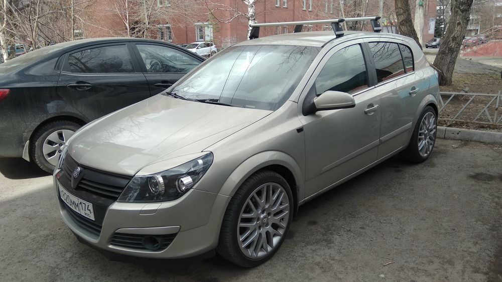 Opel Astra H Оригинален багажник (напречни греди, релси, рейлинг)