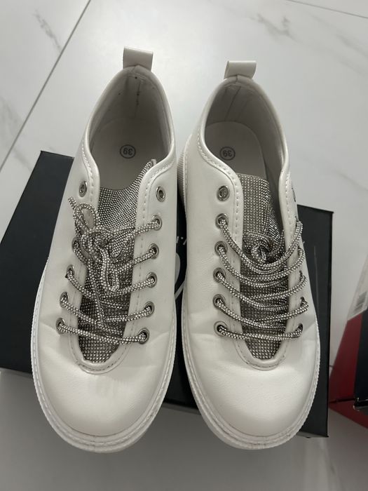 Adidasi/Pantofi nr 39