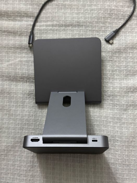 Anker 551 usb-c hub 8 in 1 станд за ipad