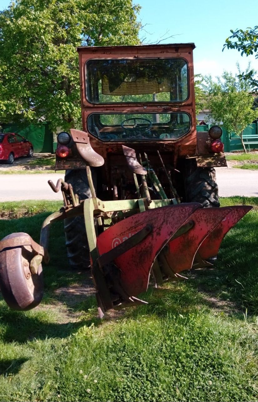 Vand tractor în sanmihaiul roman
