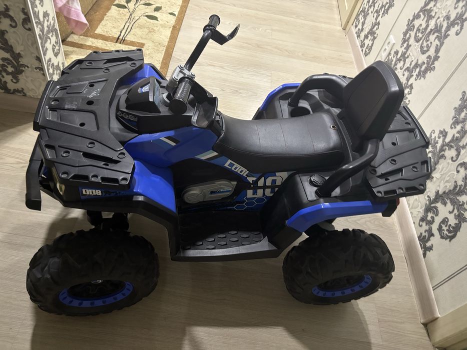 Электромобиль, квадрацикл в хорошем состоянии,