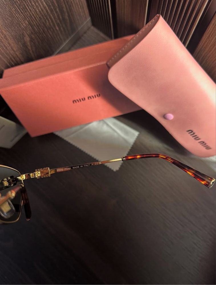Слънчеви очила Miu Miu