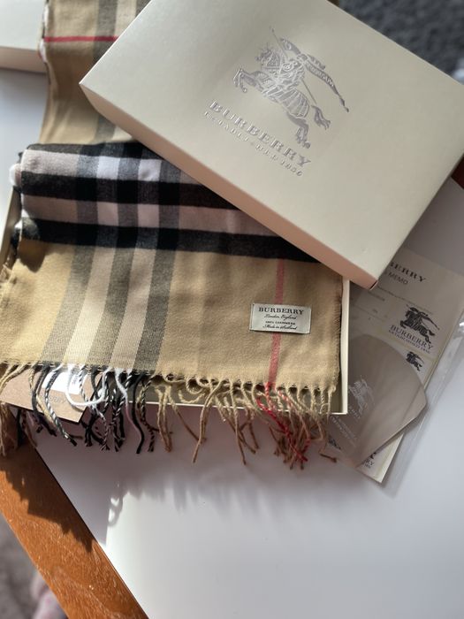 Кашмирен шал в кутия перфектен за подарък *Burb*erry**