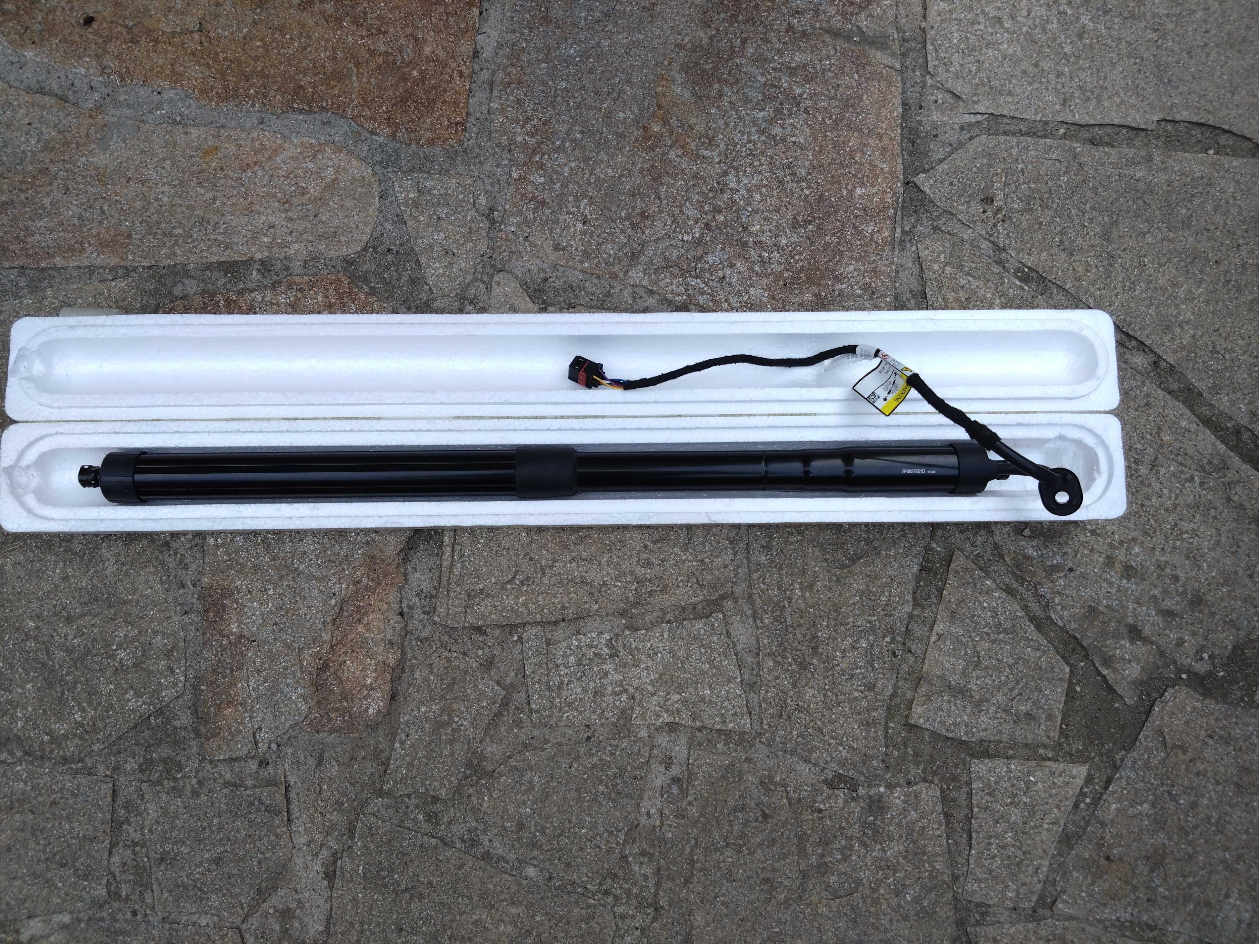 Мотор за ръчна спирачка VW TOUAREG 2011-17 ,PORSCHE CAYENNE 2011-18