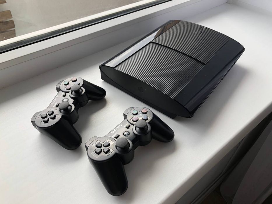 Прошитая PlayStation 3 Super Slim + 65 игр и 2 геймпада