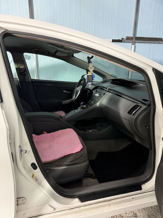 Toyota Prius Hybrid 2011 – 270.000 km – Consum 4L – Foarte Fiabilă