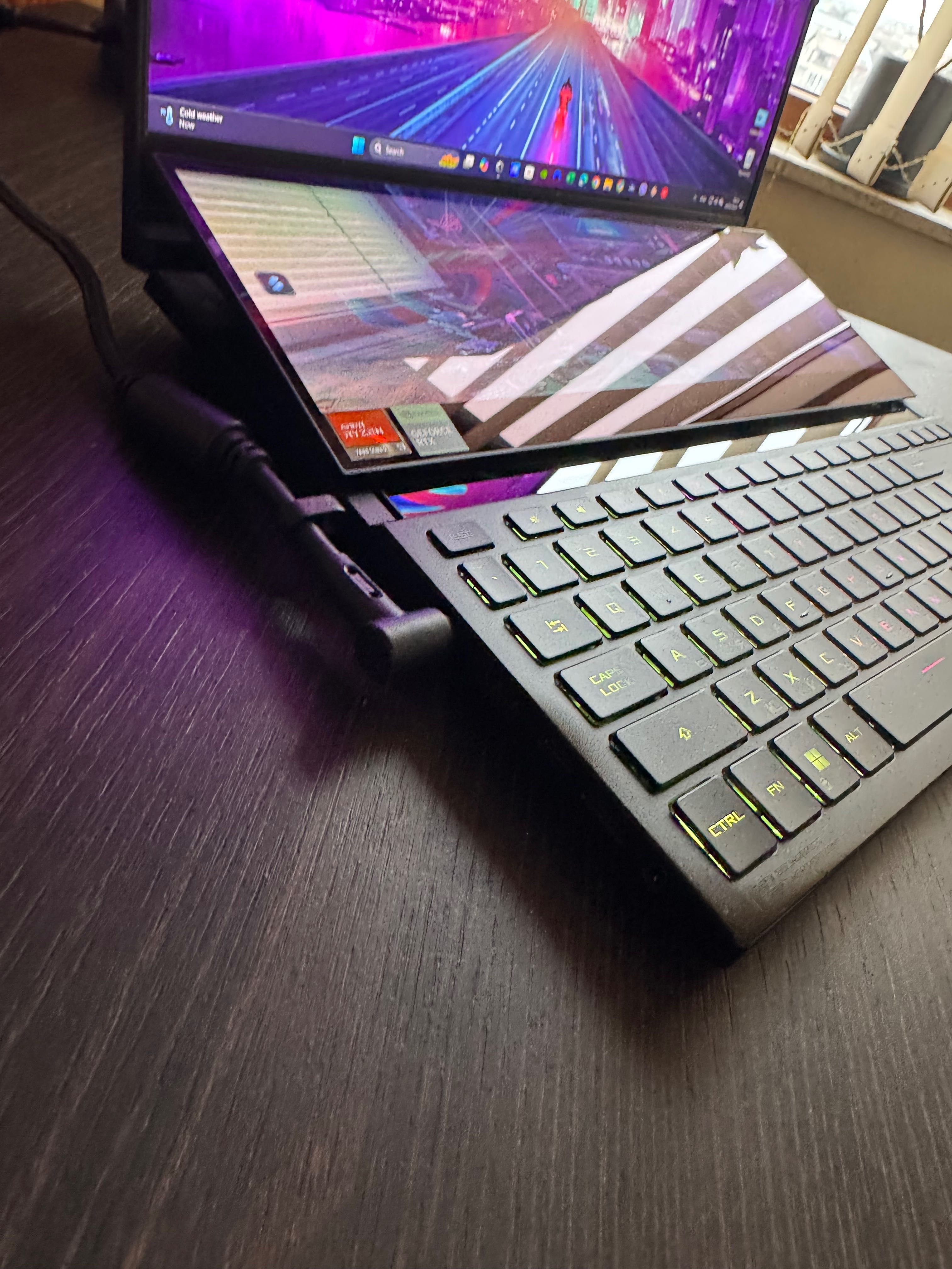 Геймърски лаптоп ASUS rog zephyrus duo 16'' . Гаранция