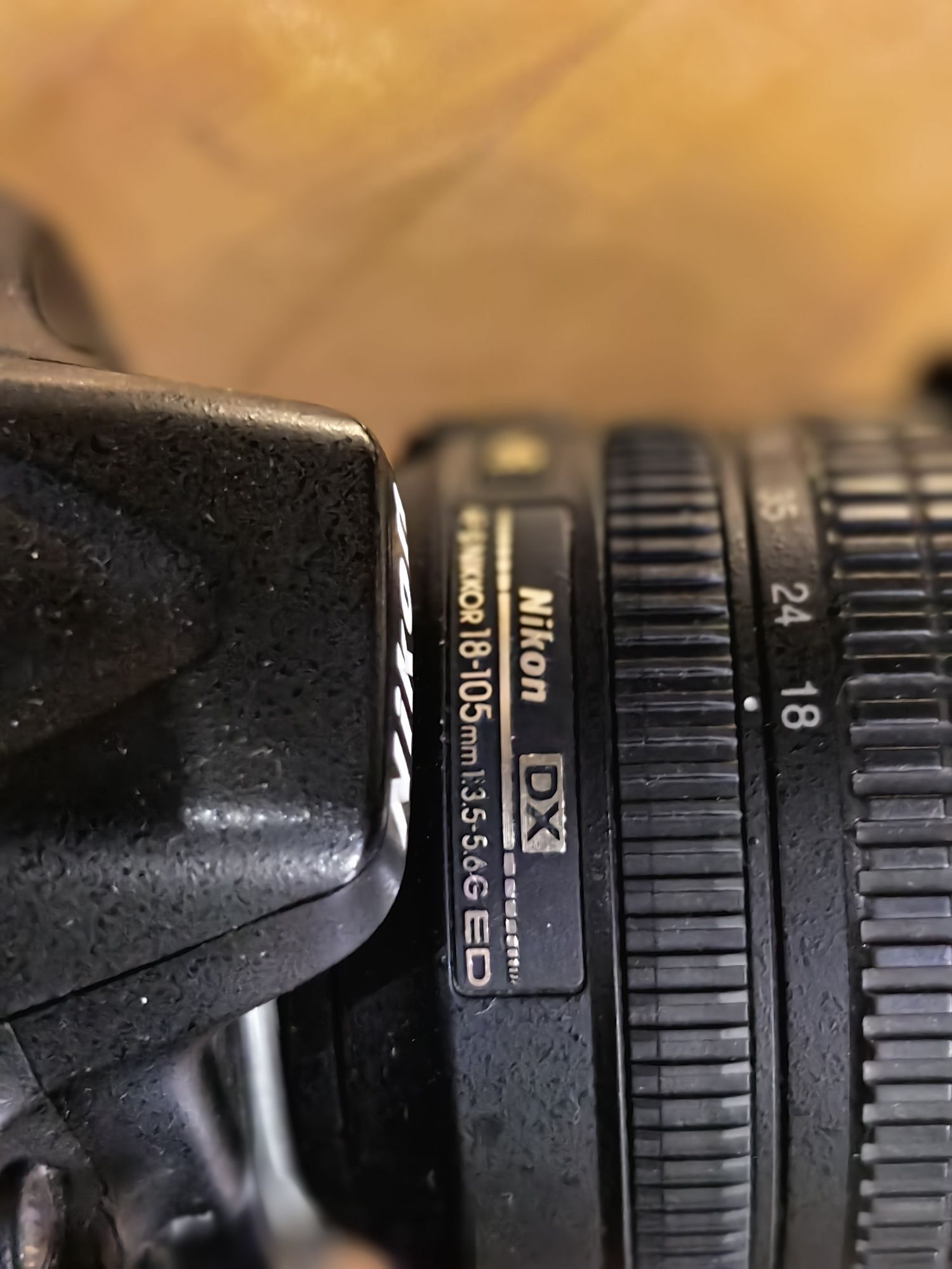 Nikon D7100 с обектив AF-S Nikkor 18-105mm