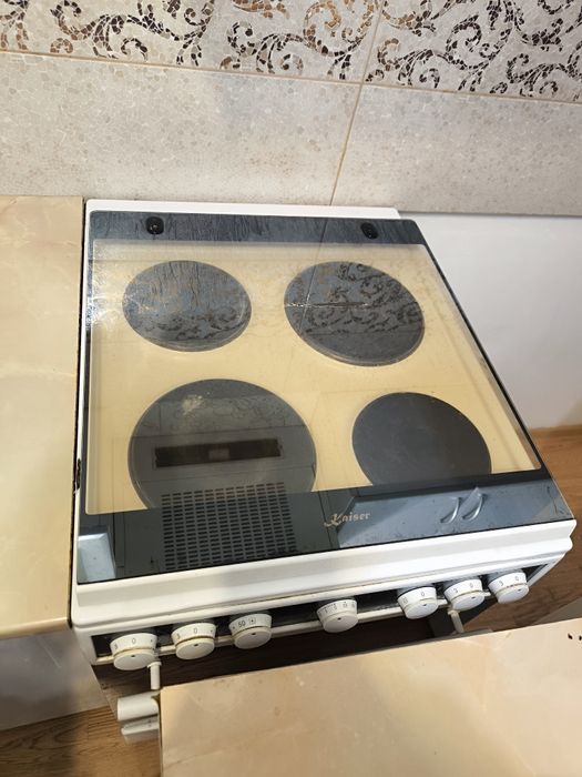 Продам электро плиту в отличном состоянии