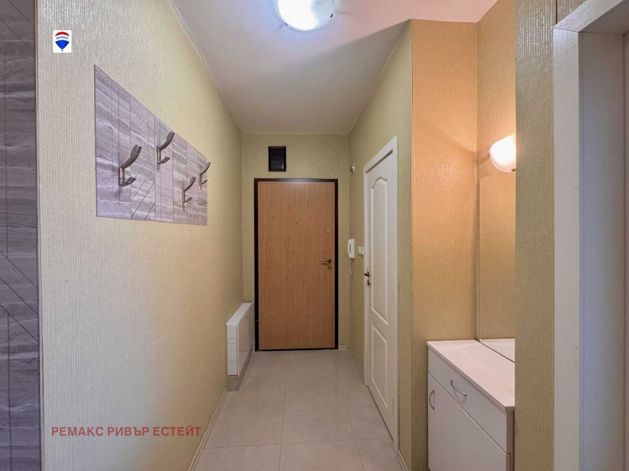 Дава се под наем Тристаен апартамент в Русе, Център - 100 кв.м за 510 € - Снимка #7