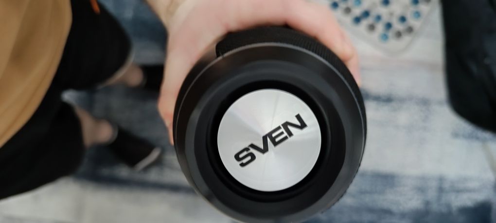 Продам  портативную колонку sven оригинал