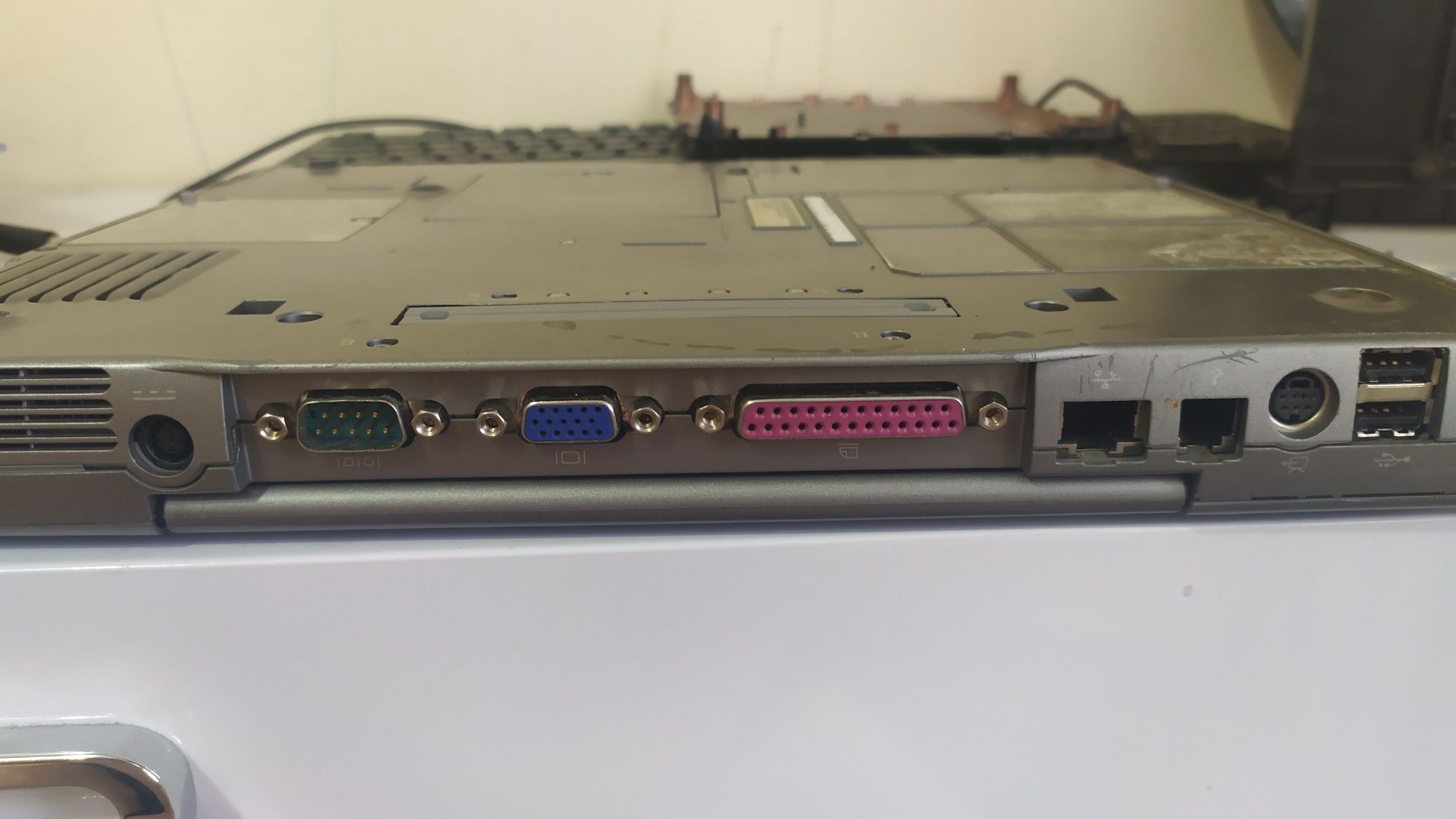 Ноутбук Dell с COM и LPT портами