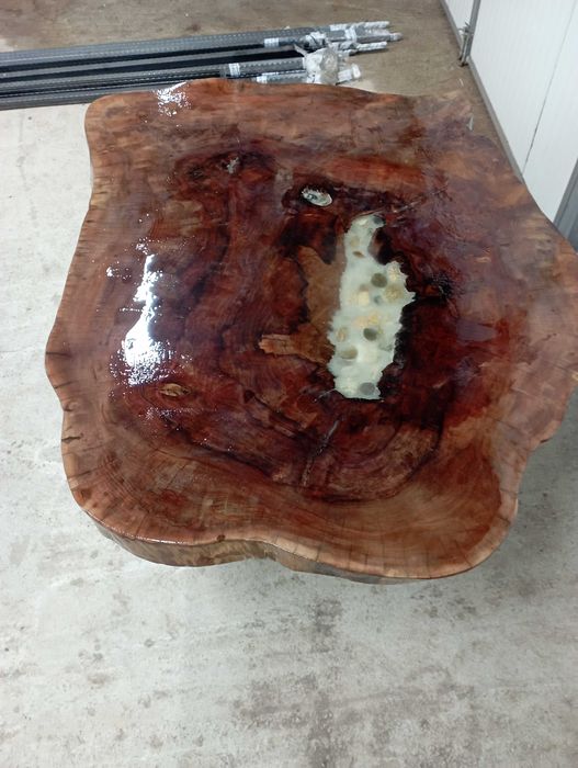 Уникална масивна трапезна маса