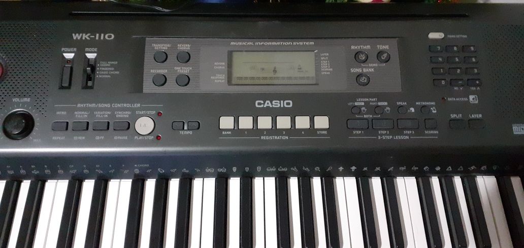 Vind casio la 160 euro bine intretretinut 5 octave