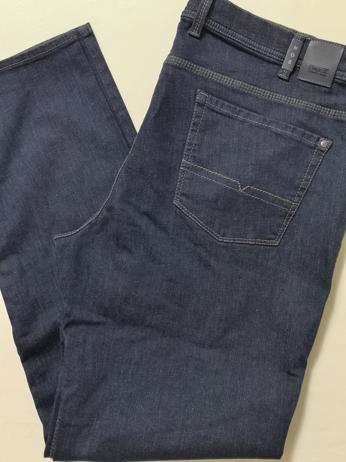 Pantaloni de blugi Pioneer marime 60