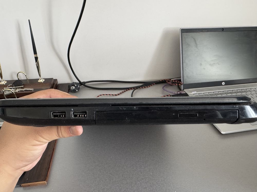 Продаю Ноутбук HP core i3 рабочий срочно