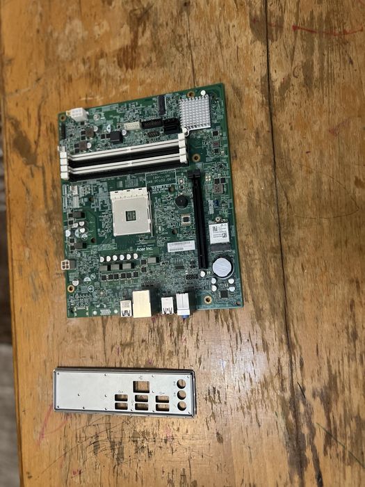 Placa de baza ASUS Am4 ddr4 cu card de wifi