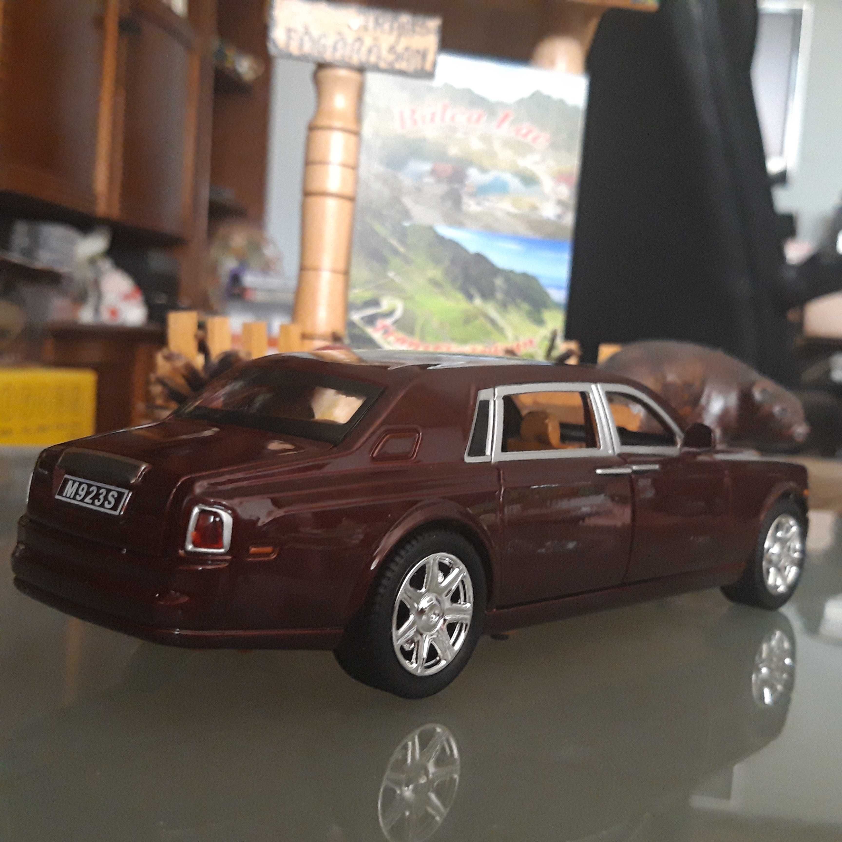 Macheta  auto NOUA,  Rolls Royce,  scara 1:28